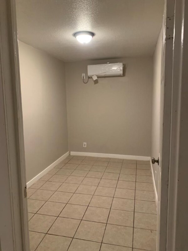 Building Photo - 109 E Venus Ln