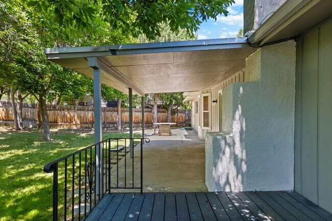 Building Photo - Home Sweet Home in Exclusive Warm Springs Mesa