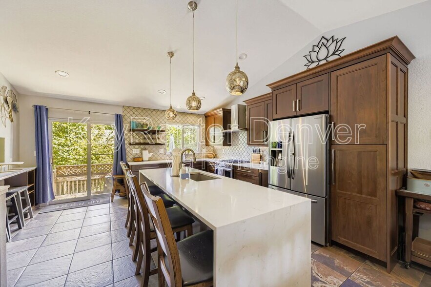 Primary Photo - 12295 Crabapple St