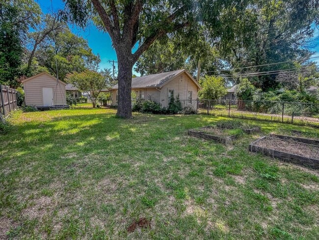 Building Photo - 3216 Milby Ave