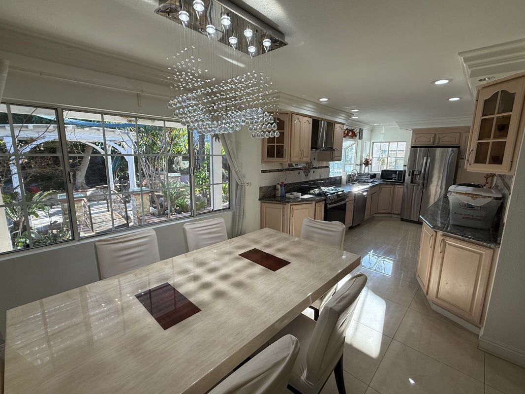 Building Photo - 10302 Parkview Ave