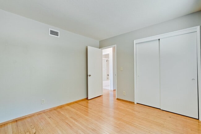 Building Photo - Charming 3-bedroom, 2-bathroom ranch-style...