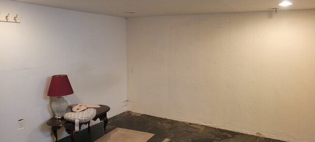 Building Photo - 867 Gainsboro Rd