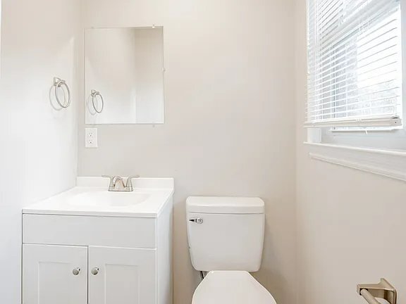 Building Photo - 414 Barclay Ave