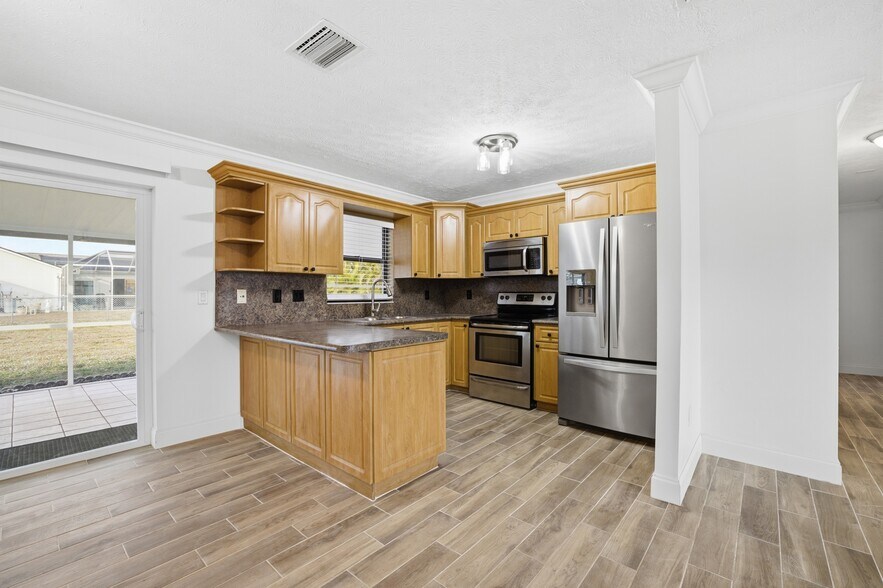 Building Photo - 1145 SW 44th Ter