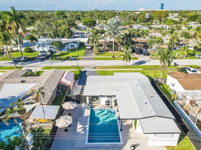 Building Photo - 6540 Park St