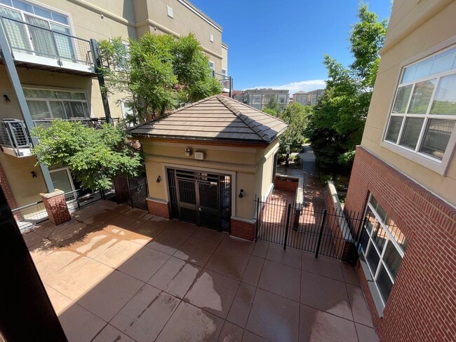 Building Photo - Stylish & Spacious 2-Bedroom Loft-Style Re...
