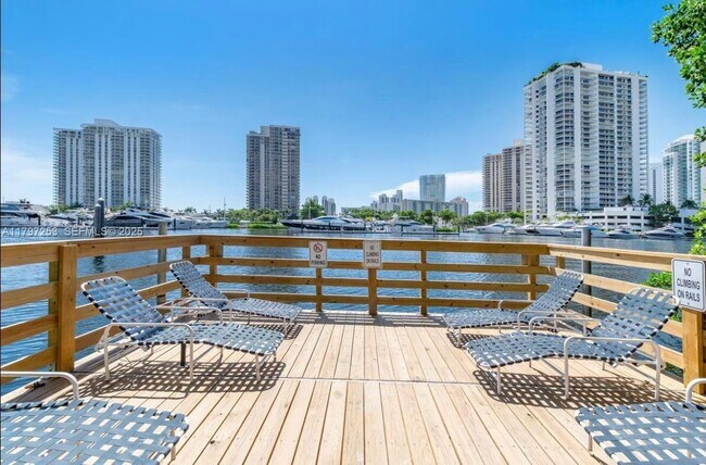 Building Photo - 19877 E Country Club Dr