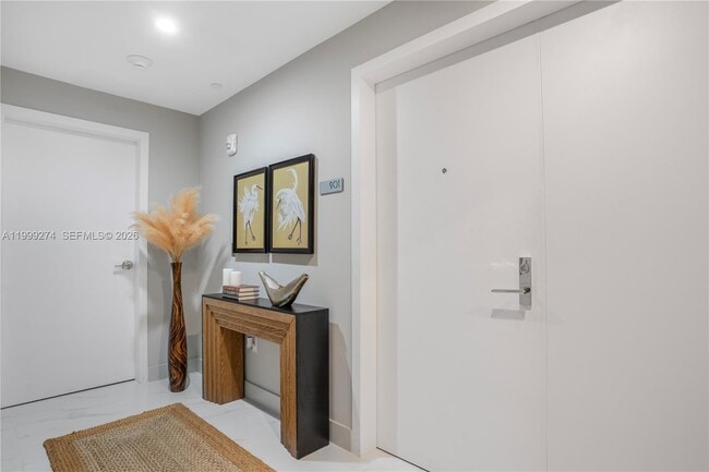 Building Photo - 700 NE 24th St