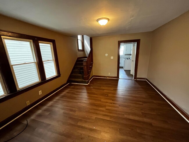 Building Photo - 627 S Burgess Ave