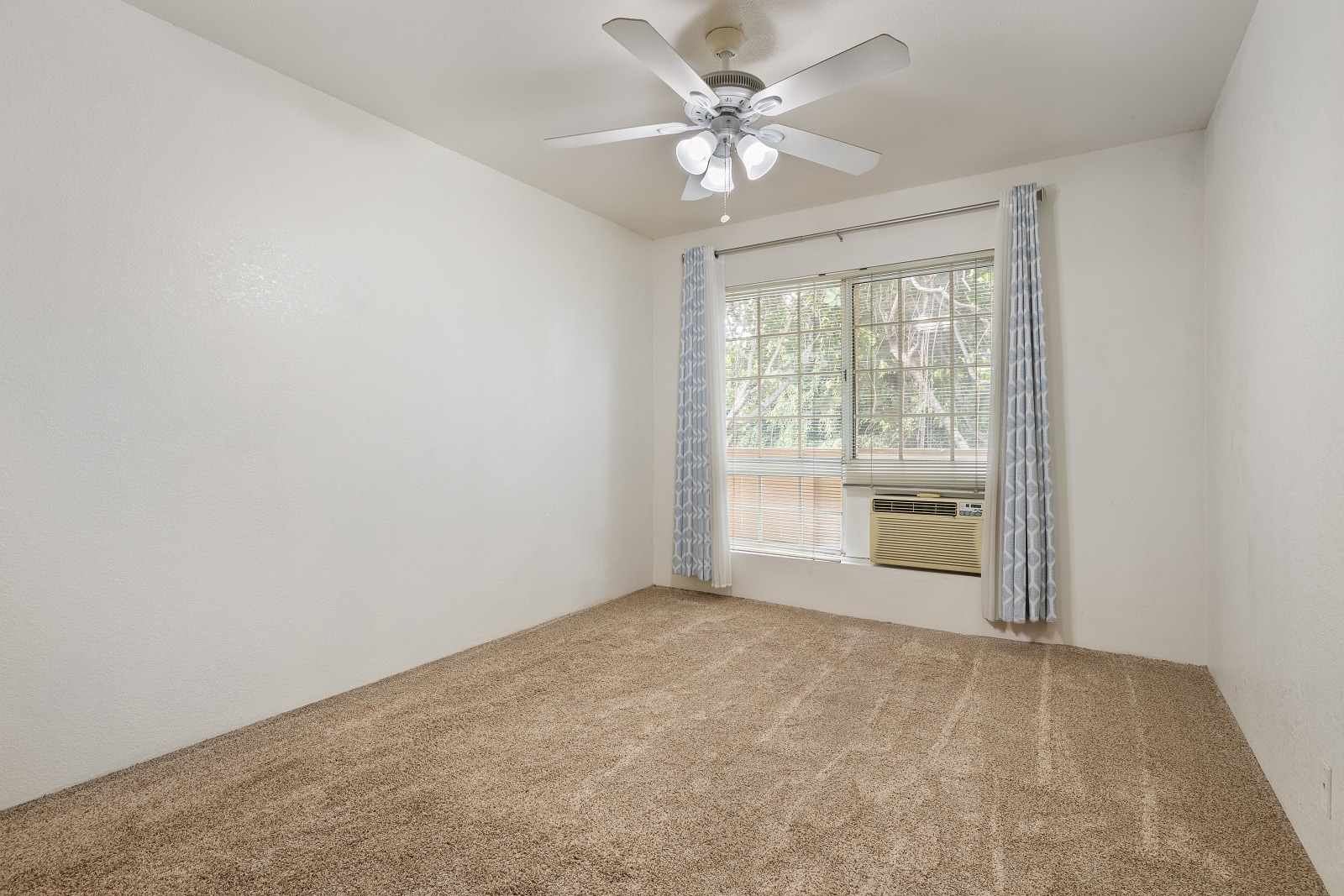 Building Photo - 393 Mananai Pl