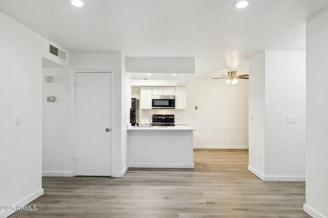 Building Photo - 520 N Stapley Dr