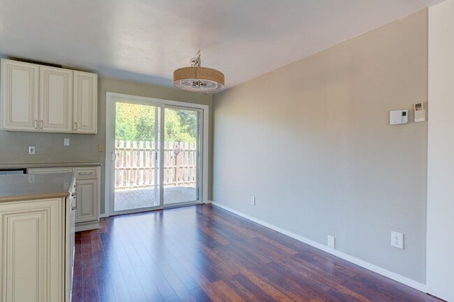Building Photo - 634 N El Mirador St