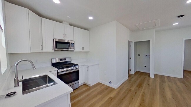 Building Photo - 5924 Whitewood Ave