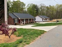 Building Photo - 2 Bedrooms, 2 Bath Condo/Duplex For Rent on Janice Road, Lincolnton NC