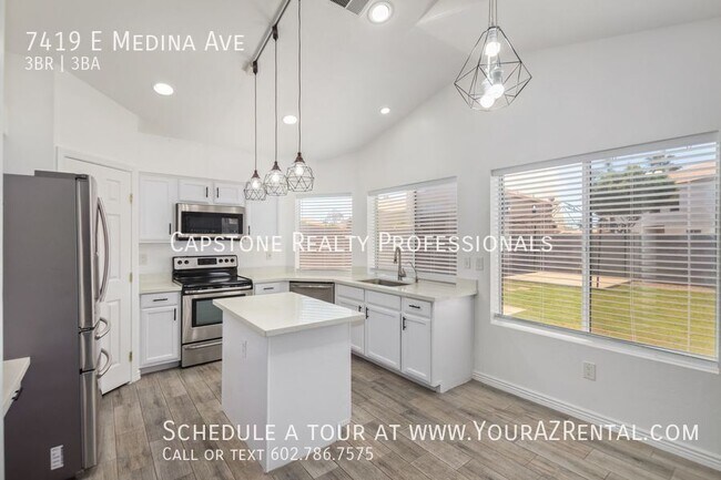 Building Photo - 7419 E Medina Ave