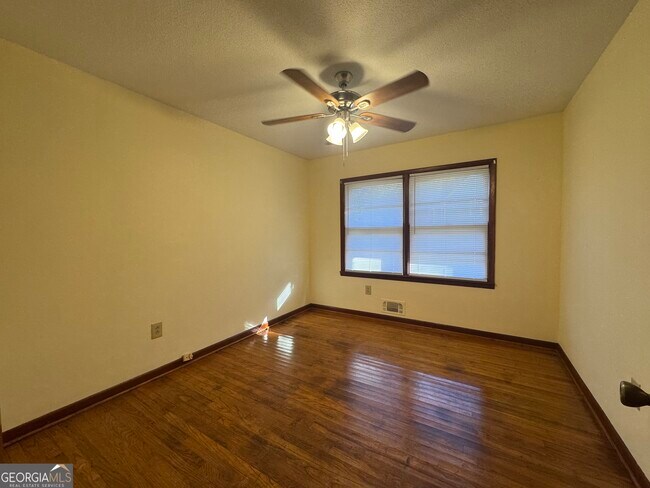 Building Photo - 17 Bunny Hop Trail