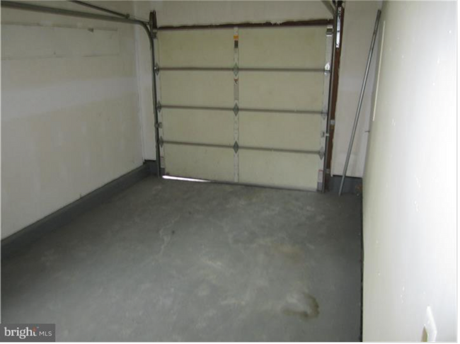 Building Photo - Cute Single Family in Established Claymont...