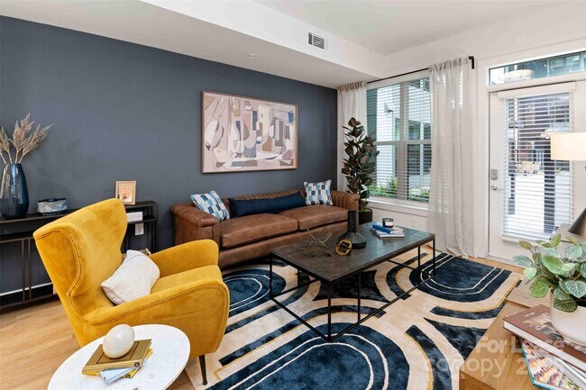 Building Photo - 3305 South Blvd