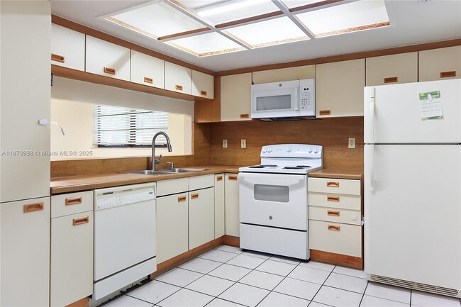 Building Photo - 12371 SW 94th Terrace