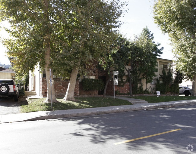 Building Photo - 11104 Aqua Vista St