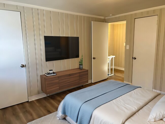 Building Photo - Rent Special on Fully Renovated 2 Bedroom ...