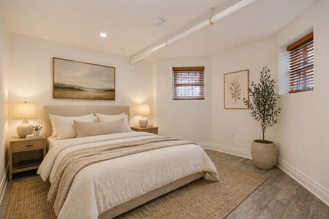 Building Photo - 622 W Briar Pl