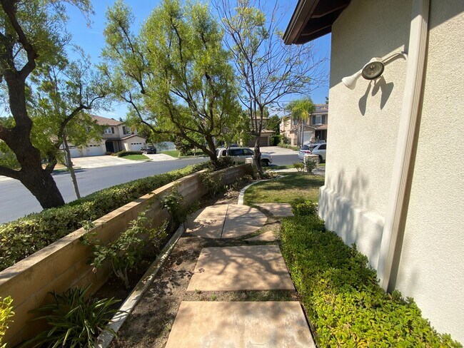 Building Photo - Luxurious 4 Bedroom Fullerton House For Re...
