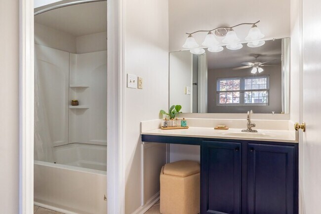 Building Photo - 6553 New Market Way