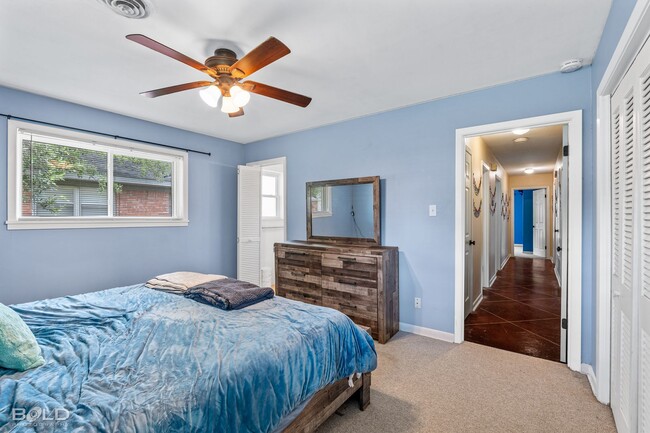 Building Photo - Adorable 3 bed 2 bath in Broadmoor Area!