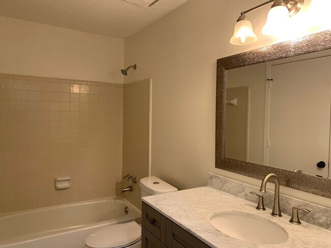 Building Photo - 524 Warm Springs Cir