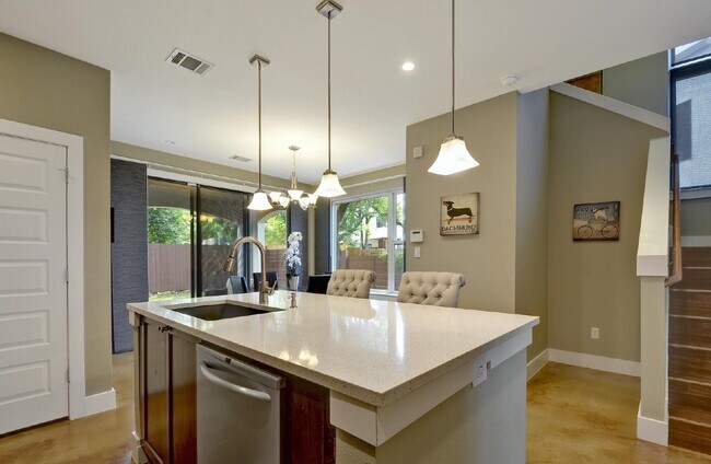 Building Photo - 2111 Melridge Pl