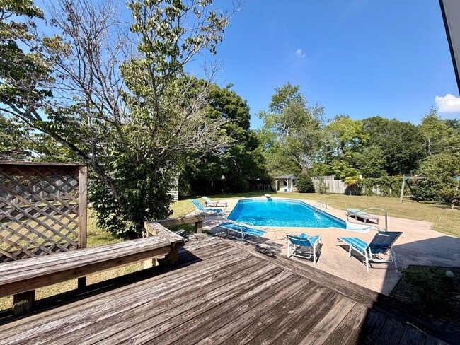 Building Photo - 2303 Gingko Dr