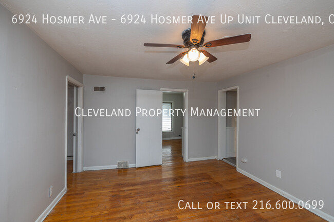 Building Photo - Newly Renovated Cleveland Duplex