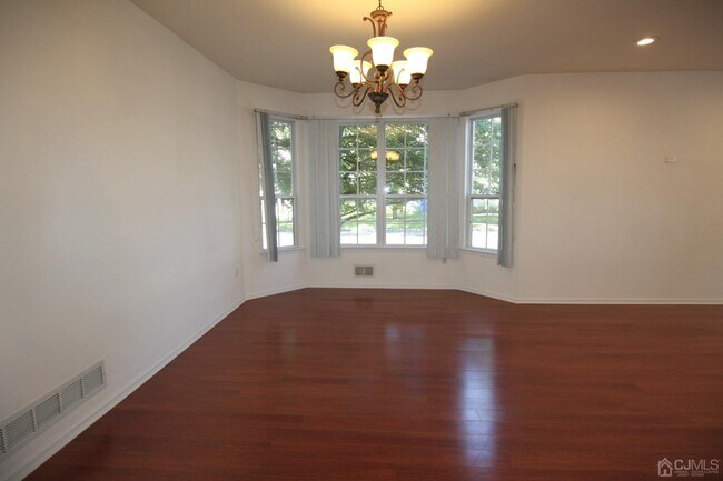Building Photo - 27 Pin Oak Dr