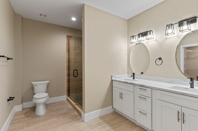 Building Photo - 5424 Delmar Ct