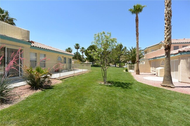 Building Photo - 7273 Vista Bonita Dr