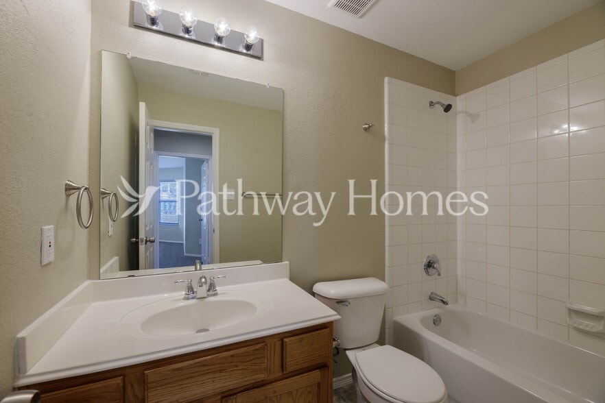 Building Photo - 2628 Terrace Dr
