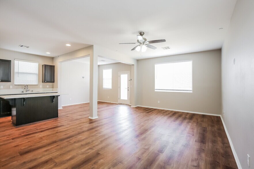 Building Photo - 1077 Water Cove St