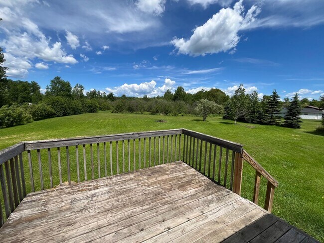Building Photo - Two Bedroom Single Family Home on 3 Acres!