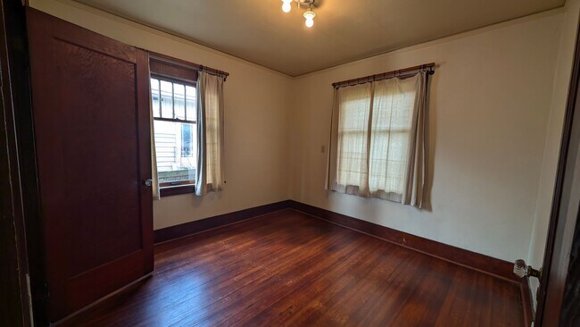 Building Photo - Charming 3 Bedroom House in Downtown