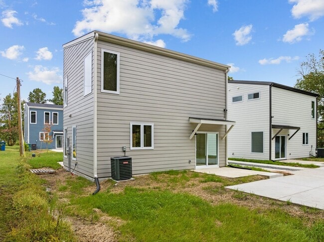 Building Photo - Gorgeous New Construction near Downtown Durham, Premium Finishes - Pet Friendly!