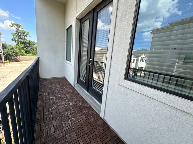 Building Photo - For Lease | 3 Bed, 3.5 Bath | 2,138 Sq Ft ...