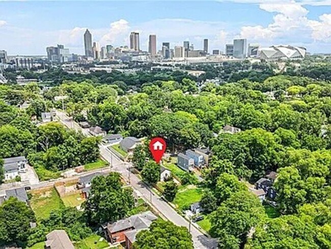 Building Photo - Stylish 4bd/2ba Renovated Rental with Fenced Yard in Growing Westside Neighborhood