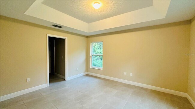 Building Photo - 4340 Lake Shore Dr