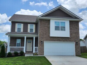 Building Photo - What a floor plan!!  Like new and ready for you!