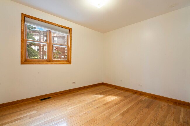 Building Photo - 4101 N Dickinson Ave
