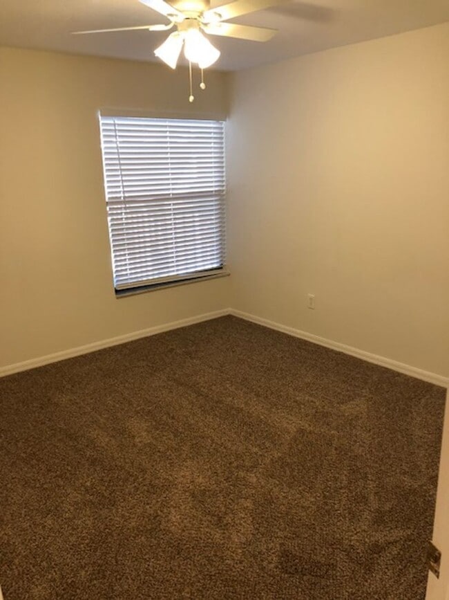 Building Photo - 9648 Windsor Gardens Ln