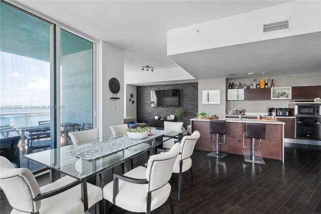 Building Photo - 1900 N Bayshore Dr