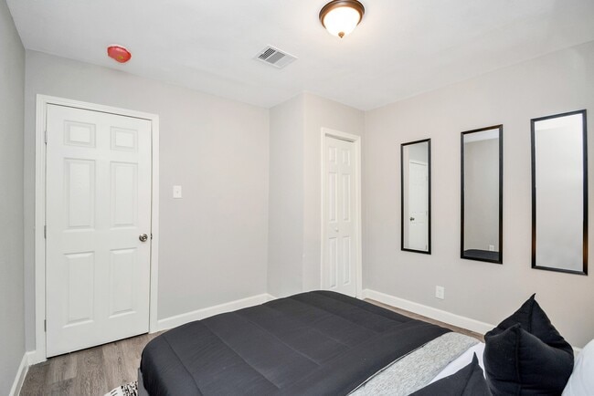 Building Photo - 4710 Paradise Ln